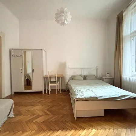 Grand Piano At Astoria Будапешт