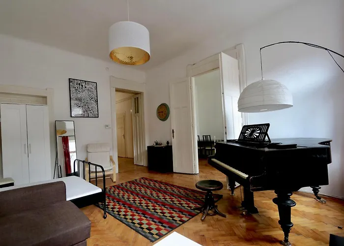 아파트 Grand Piano At Astoria *